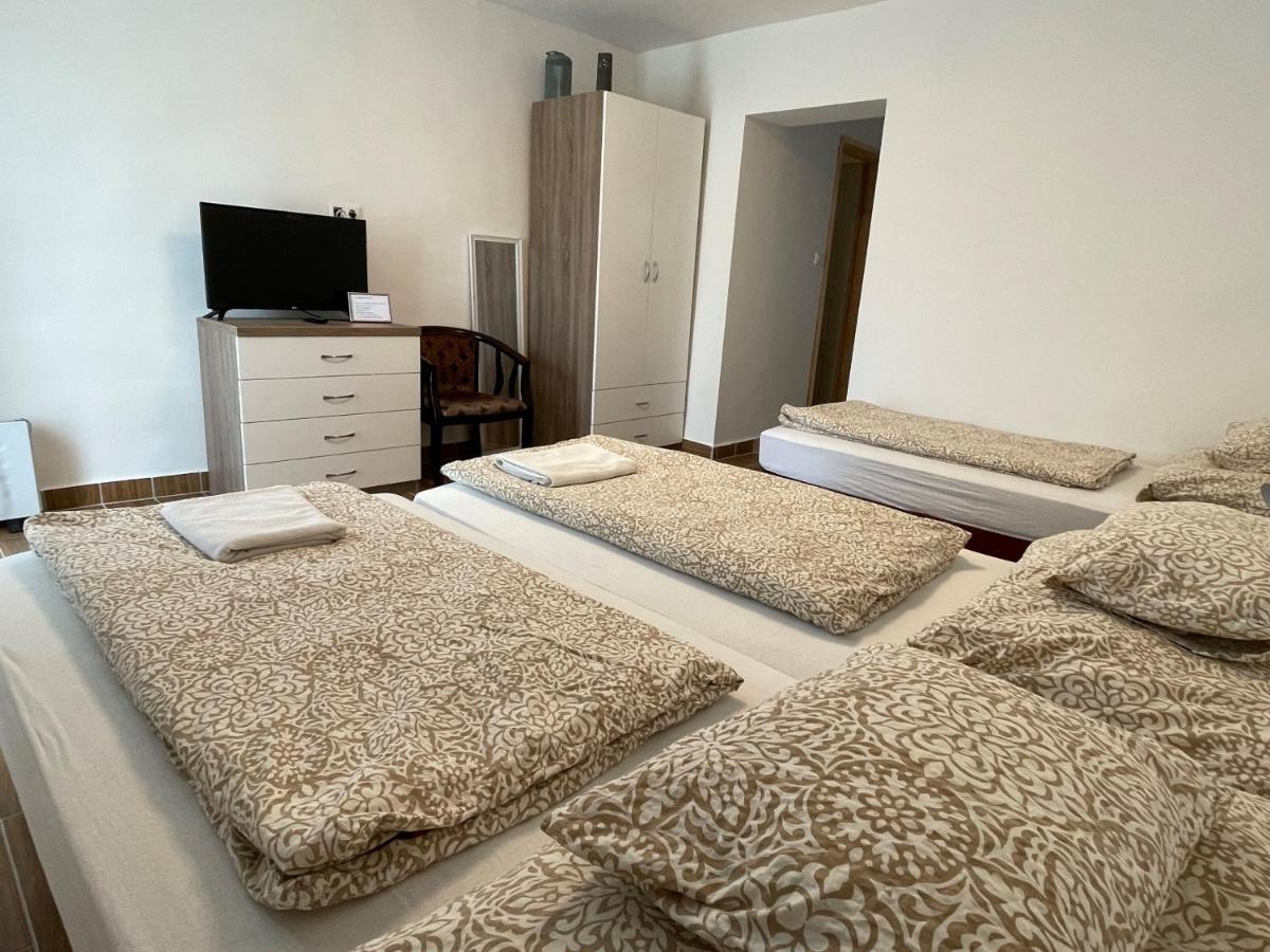 Апартаменты Freedom Apartman Морахалом Экстерьер фото