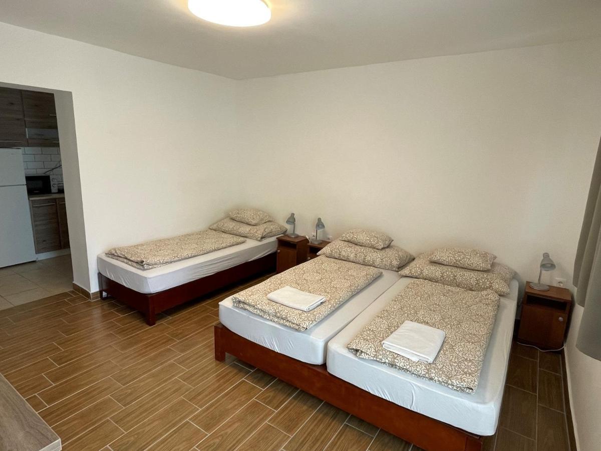 Апартаменты Freedom Apartman Морахалом Экстерьер фото