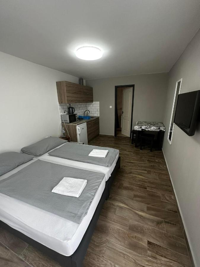 Апартаменты Freedom Apartman Морахалом Экстерьер фото