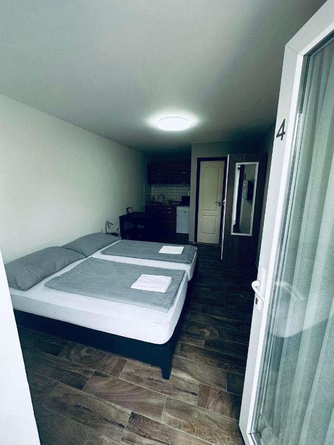 Апартаменты Freedom Apartman Морахалом Экстерьер фото