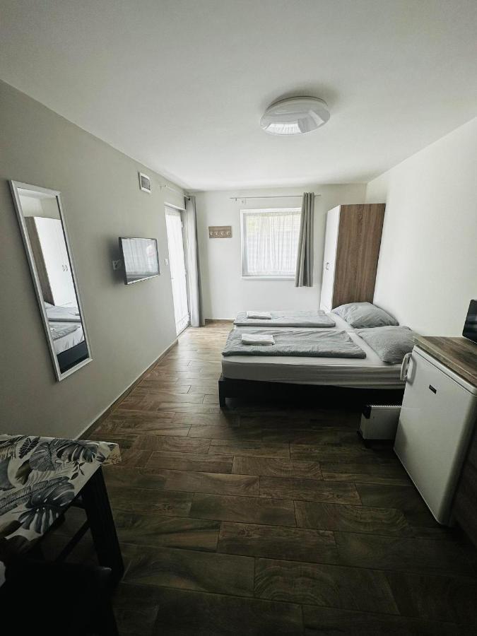 Апартаменты Freedom Apartman Морахалом Экстерьер фото